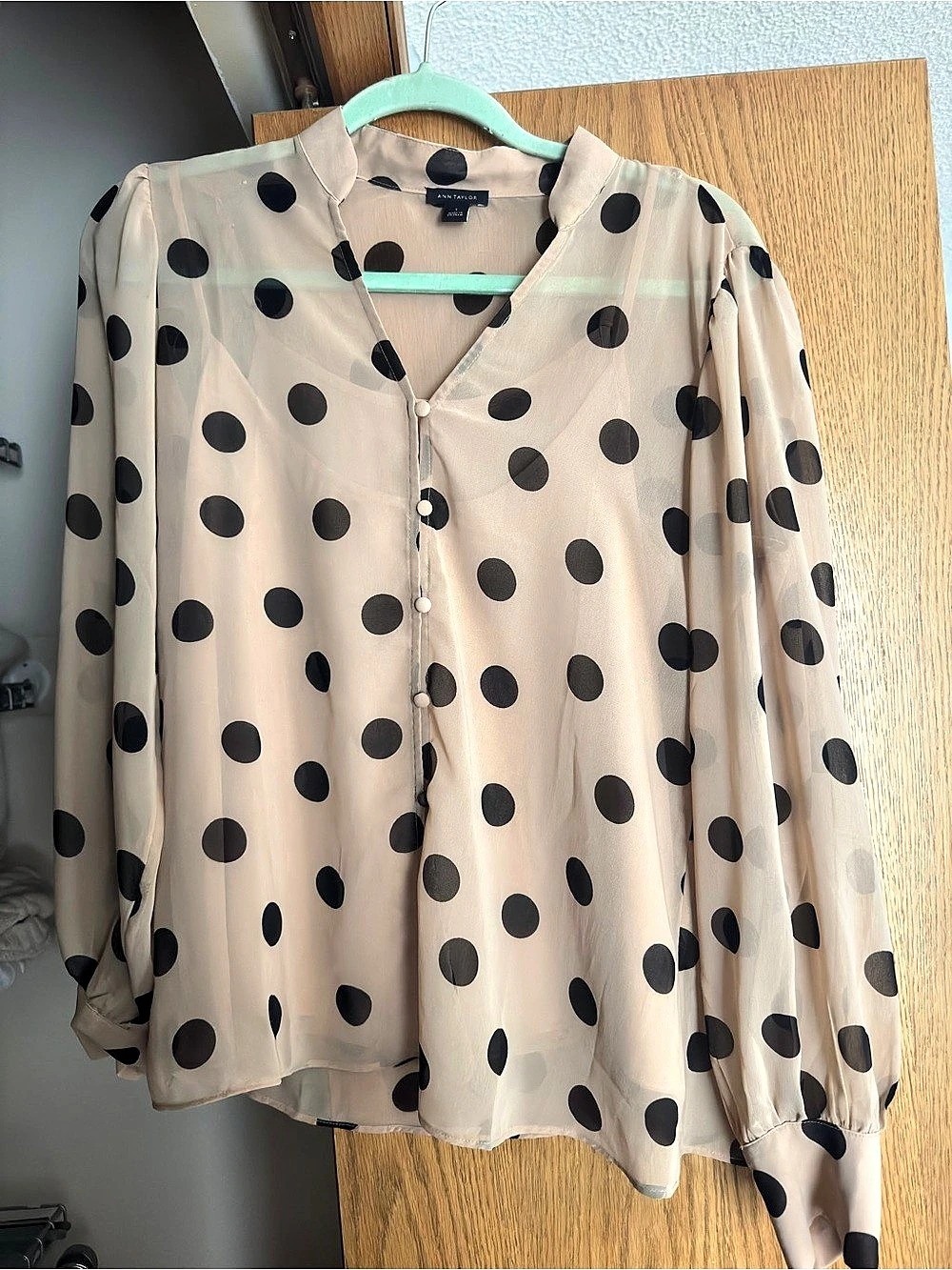 Ann Taylor Women'Small Polka Dot Blouse in Beige & Black Size Small